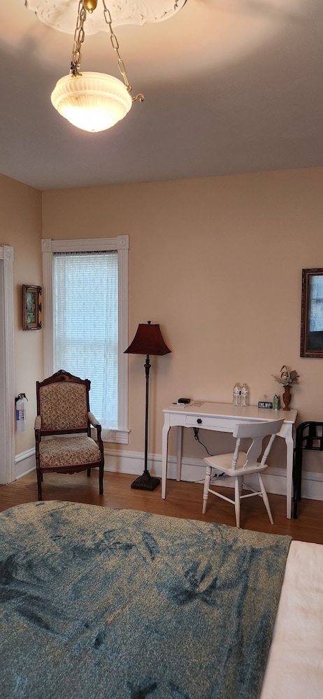 Oaklawn Inn Llc - photo 34