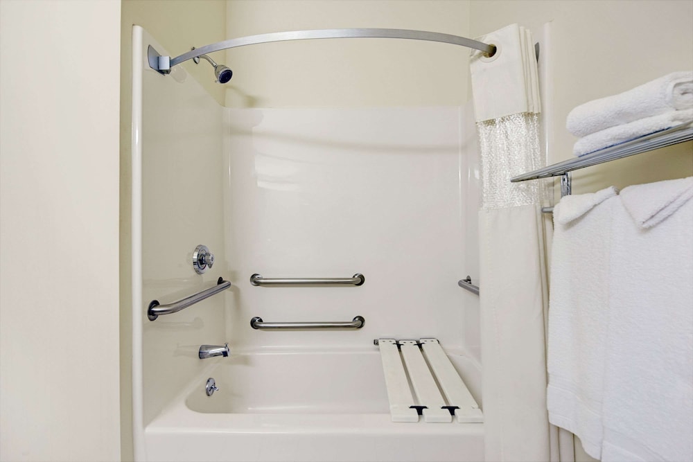 Travelodge by Wyndham St. Louis - photo 10