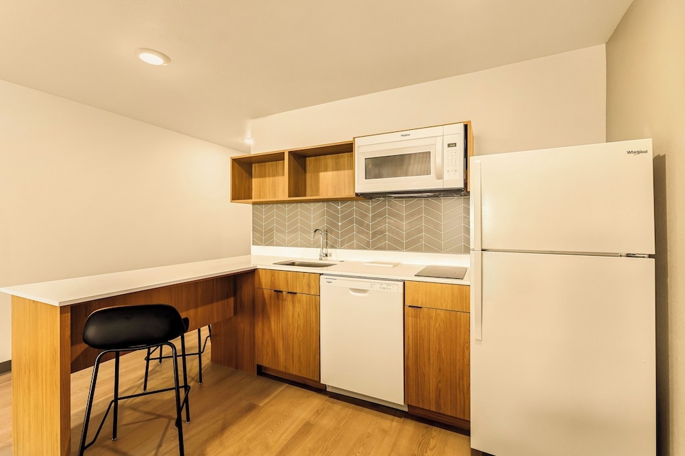 LivAway Suites SLC West Jordan - photo 11
