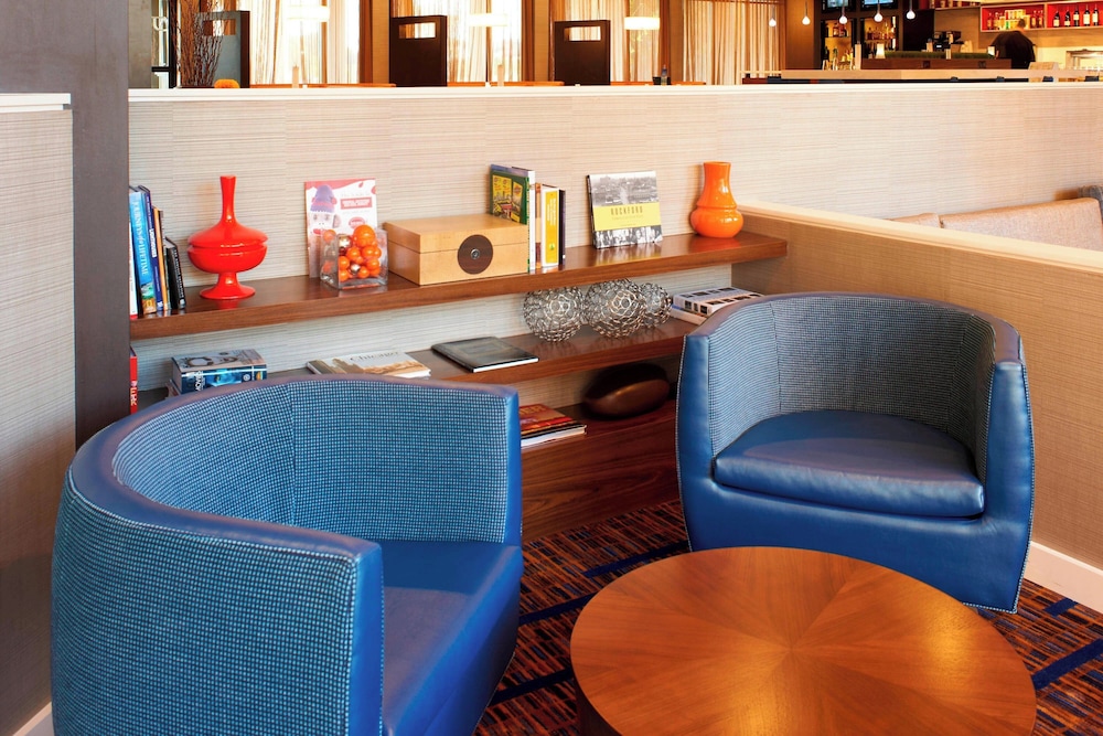 Courtyard by Marriott Rockford - photo 3