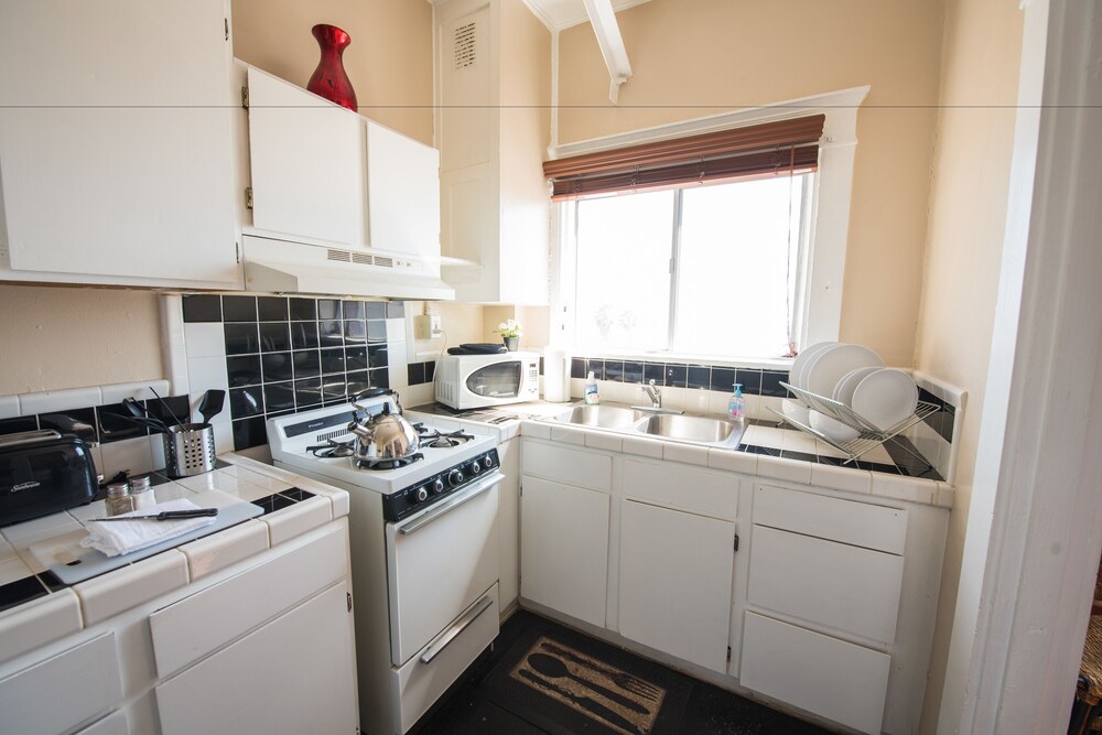Ellison Suites - photo 42