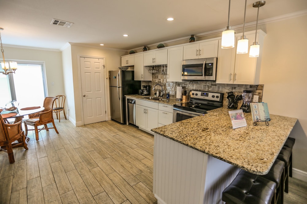 Coral by the Sea 3052 Sleeps 6 Walk to Beach - photo 16