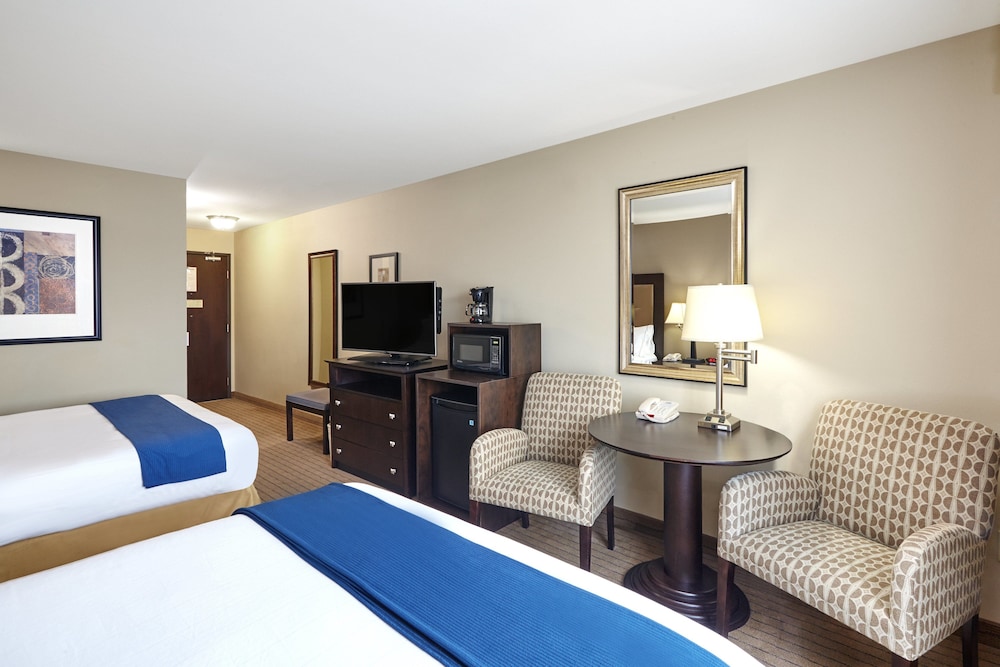 Holiday Inn Express Hotel & Suites Madison Verona by IHG - photo 27