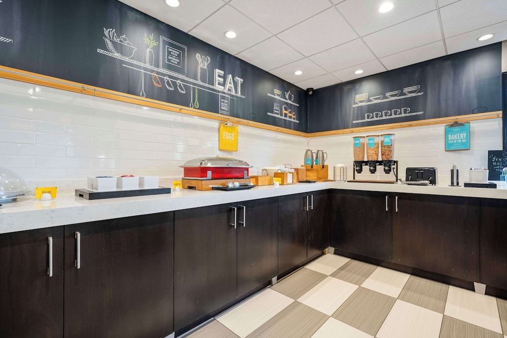 Hampton Inn Ridgefield Park - photo 52