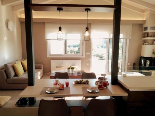 Elia boutique apartment — 4-Star Luxury Hotel in Thivai, Greece