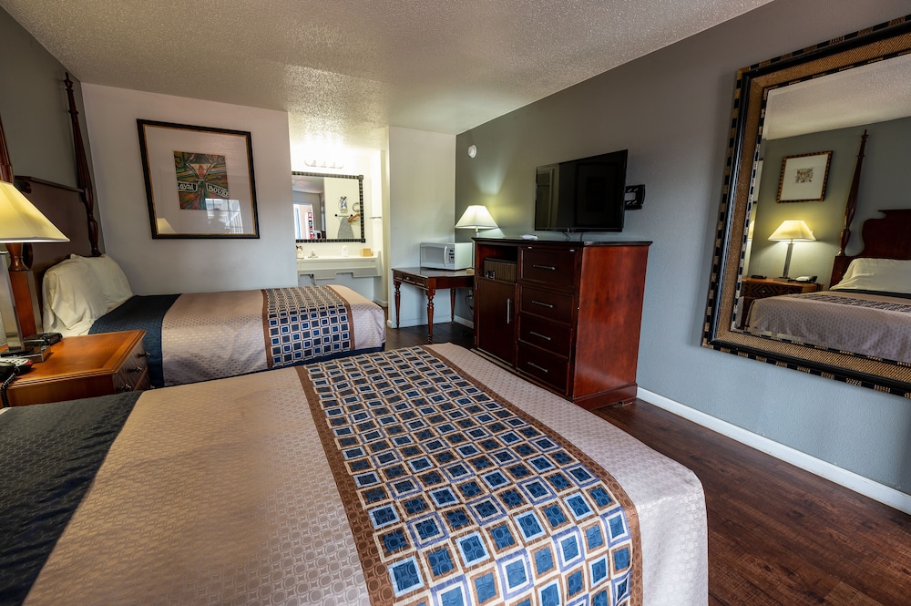 American Inn & Suites Russellville - photo 16