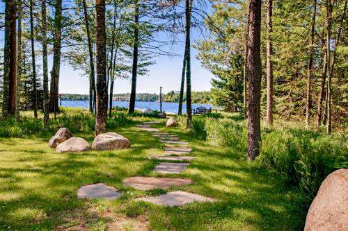 Cranberry Lake Life — 4-Star Luxury Hotel in Eagle River, United States