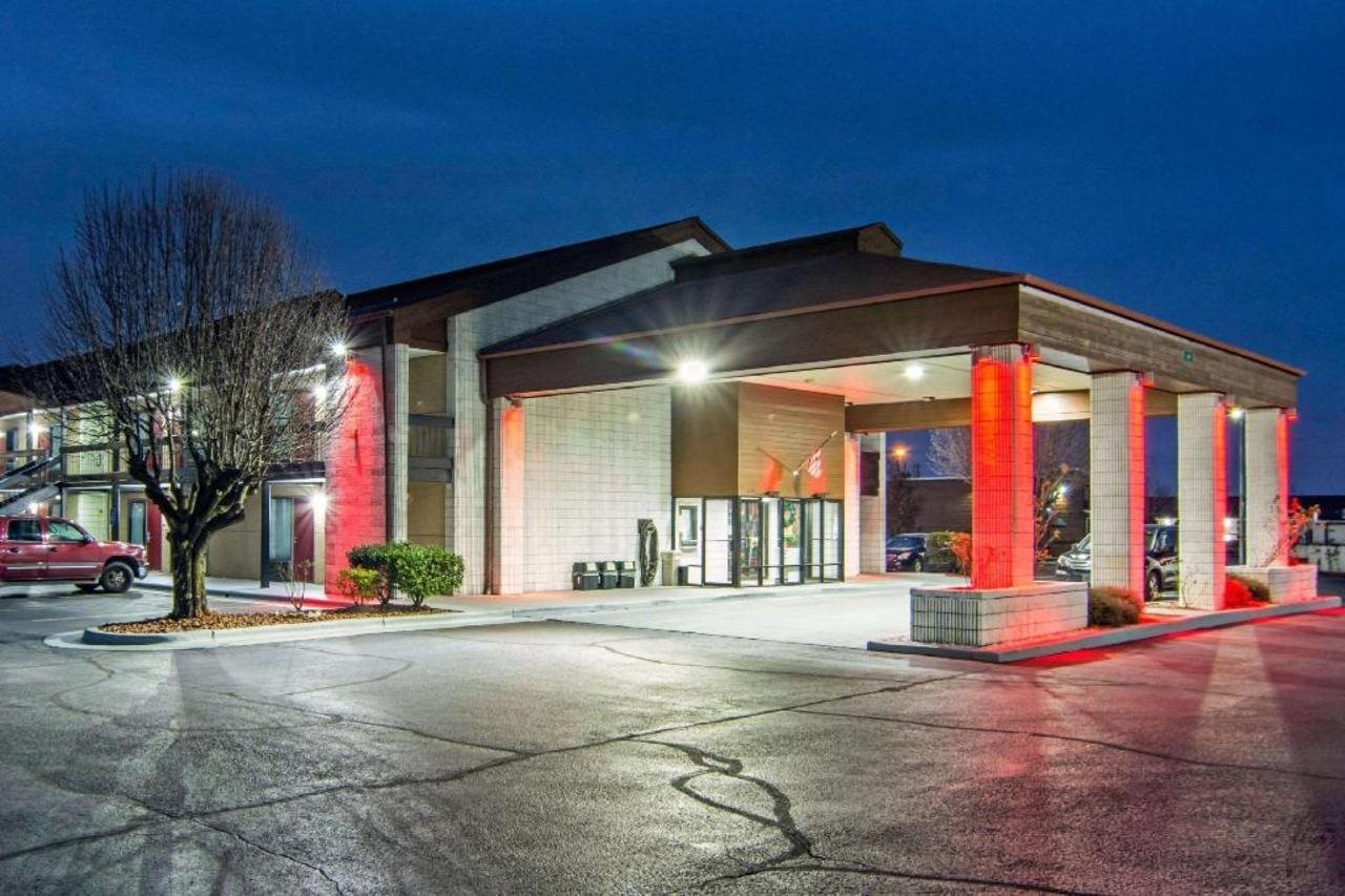 Econo Lodge Madison Airport in Madison, United States