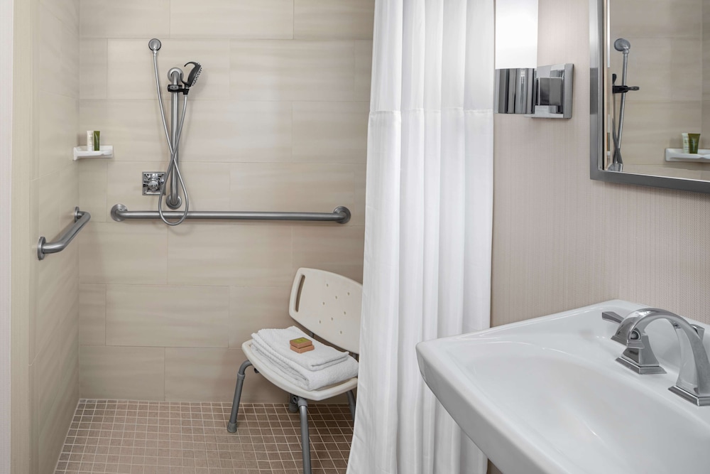 Hilton Kansas City Airport - photo 22