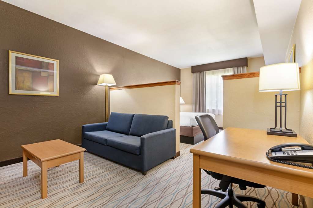 Best Western Locust Grove Inn & Suites - photo 13
