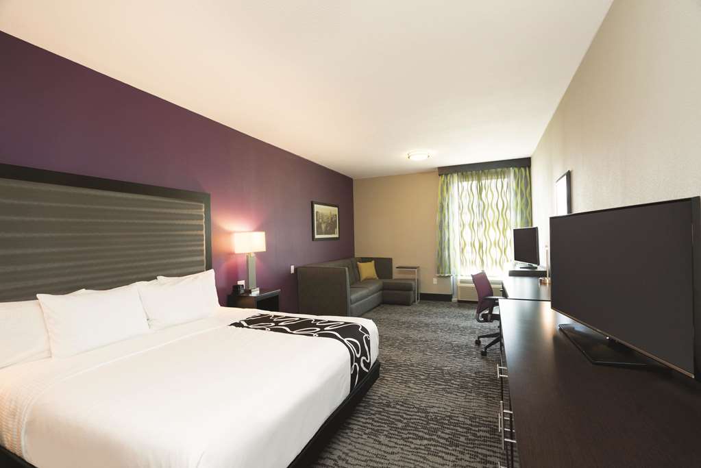 La Quinta Inn & Suites by Wyndham Memphis Downtown - photo 24