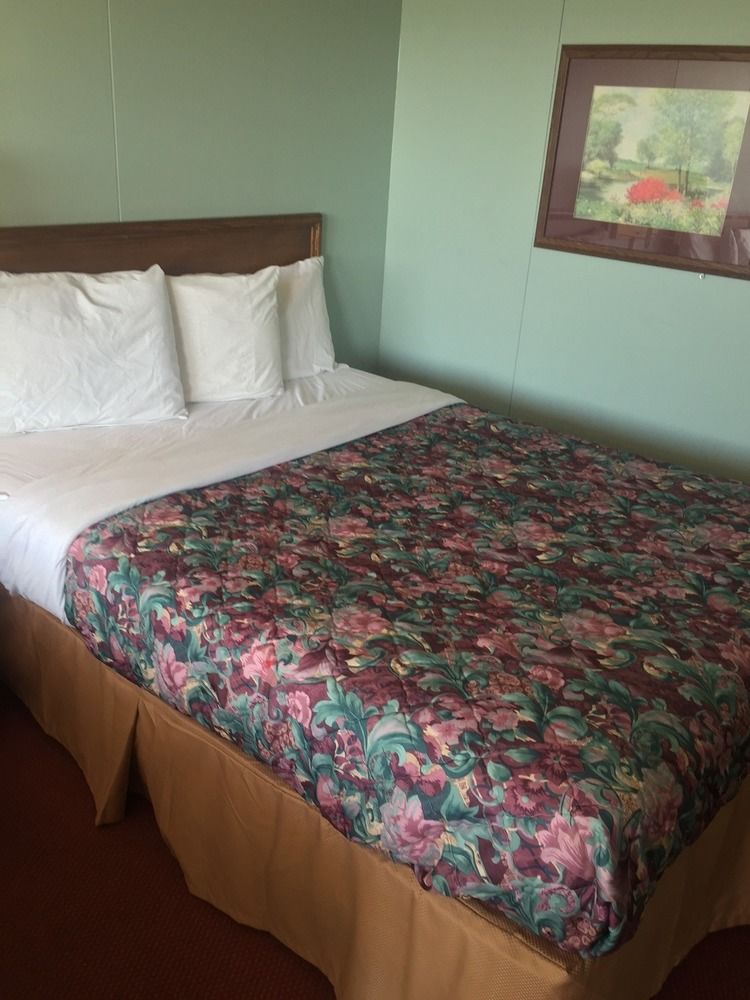 Greenbrier Inn - photo 35