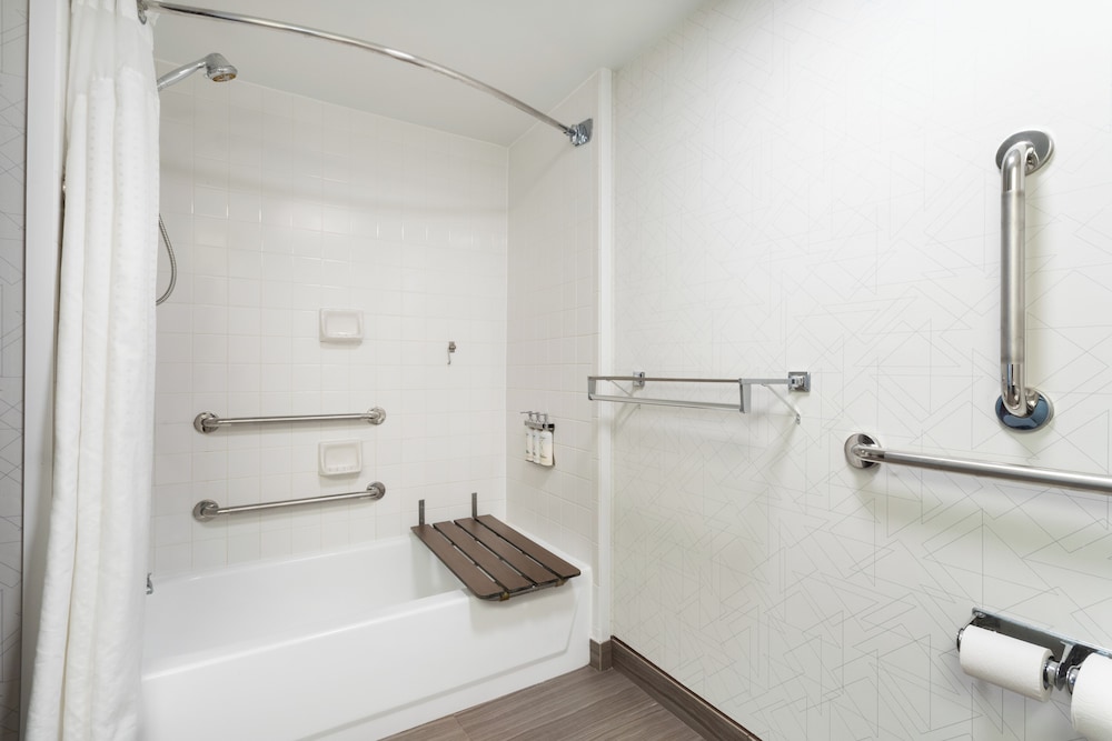 Holiday Inn Express & Suites Cincinnati Riverfront by IHG - photo 34