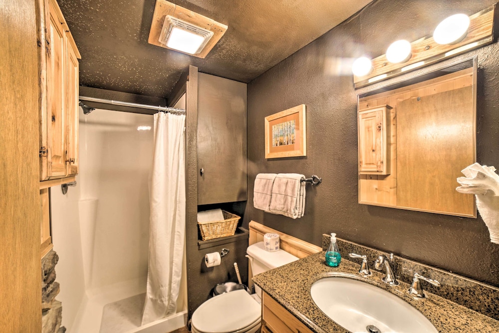 Rustic Condo w Patio: Walk to Angel Fire Resort - photo 7