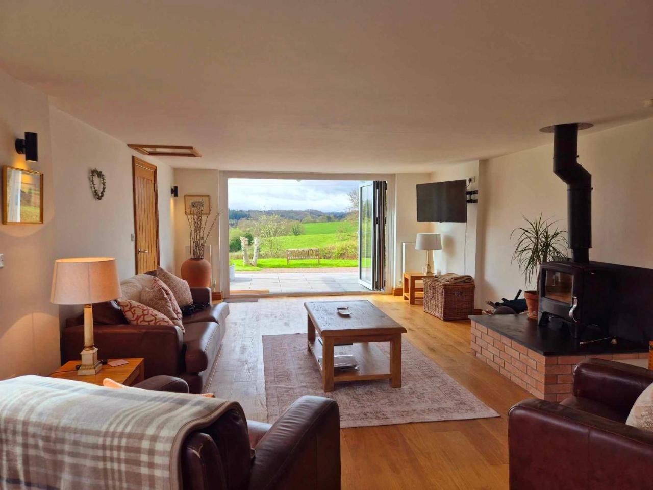 Poplars Cottage — 4-Star Luxury Hotel in Usk, United Kingdom