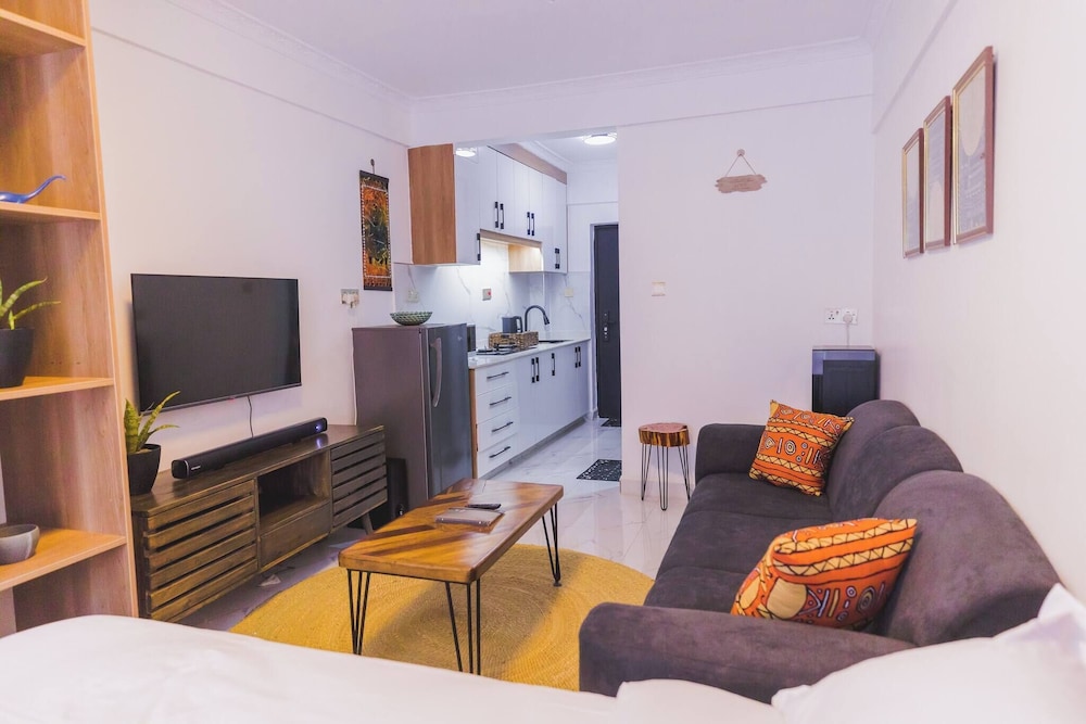 Elegant Luxurious Three Bedroom With Heated Swimming Pool Well Equipped Gym Ample Parking Space And Children Playing Ground And A Relaxing Rooftop With And Amazing Scenic City Views — 4-Star Luxury Hotel in Nairobi, Kenya