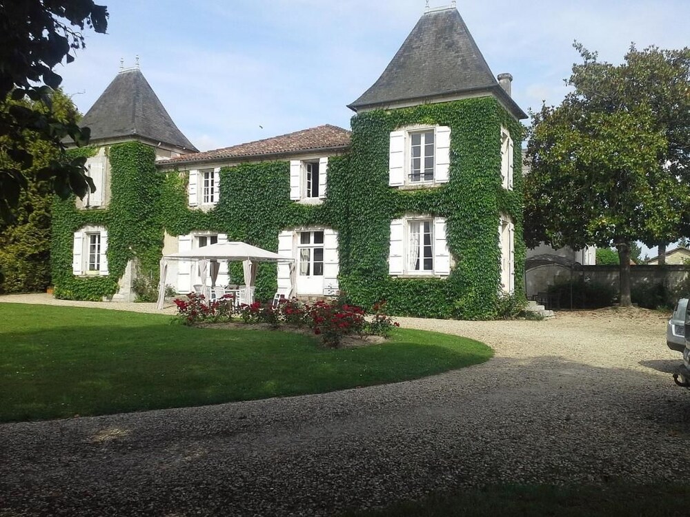 Le Logis De Ruelle — hotel in Ruelle-Sur-Touvre