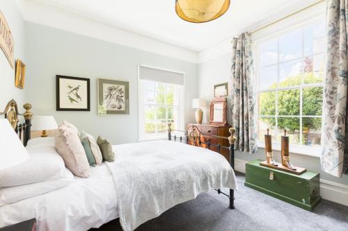 2 Spa Villas Nr Docks inc parking — 4-Star Luxury Hotel in Gloucester, United Kingdom