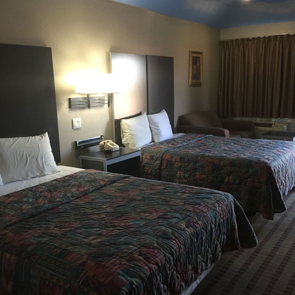 Camelot Inn & Suites Hobby Gulf Freeway - photo 7