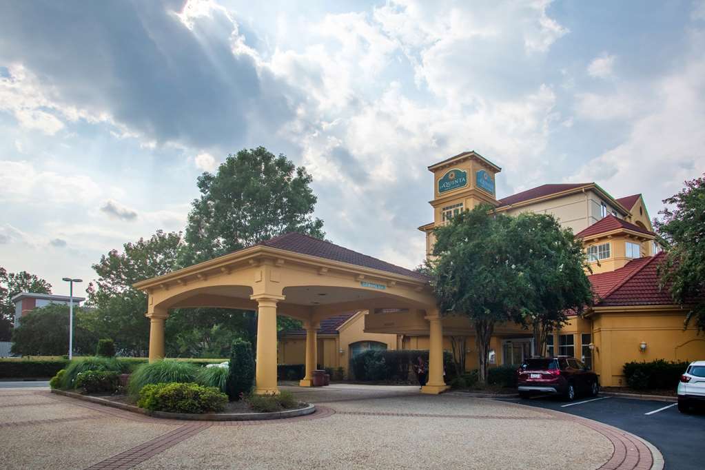 La Quinta Inn & Suites by Wyndham Charlotte Airport South - photo 4