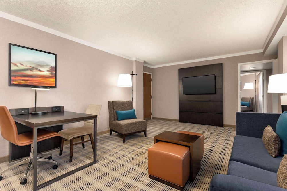 Embassy Suites by Hilton Kansas City Overland Park - photo 17