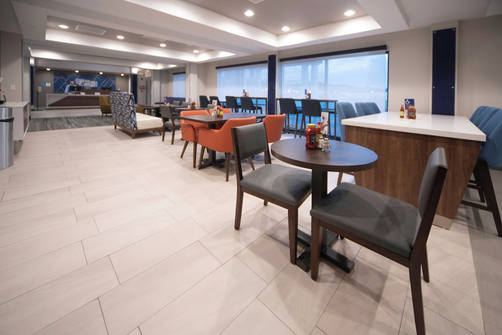 Holiday Inn Express & Suites Little Rock West by IHG - photo 21