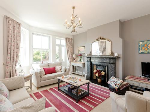 Moonbeam House — 4-Star Luxury Hotel in Freshwater, United Kingdom
