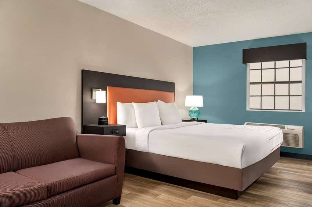 La Quinta Inn by Wyndham Columbus Airport Area - photo 14