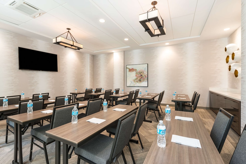 Hampton Inn & Suites Miami Wynwood Design District - photo 38