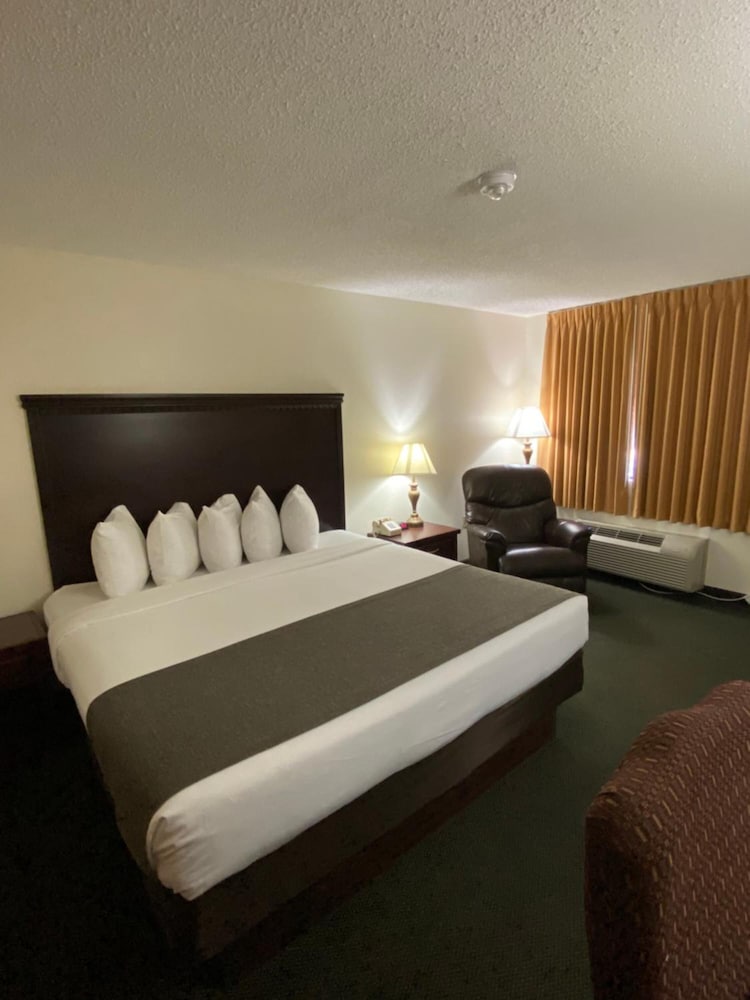 Brookwood Inn - photo 18