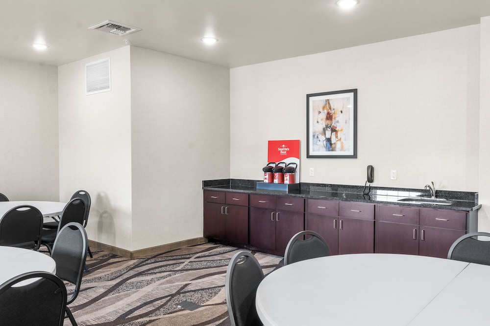 Cobblestone Hotel & Suites Denmark Green Bay - photo 21