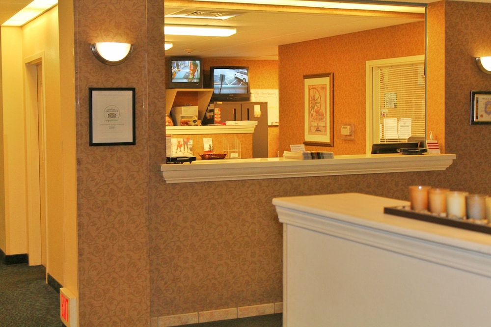 Candlewood Suites Syracuse Airport - photo 36