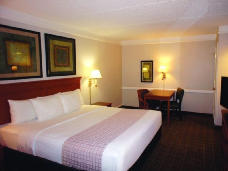 Super 8 by Wyndham Austin South I 35 - photo 4