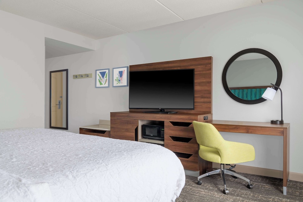 Hampton Inn & Suites Brookings - photo 18