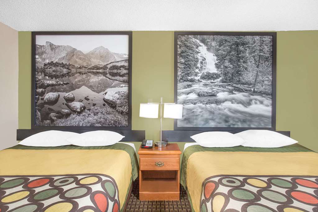 Super 8 by Wyndham Riverton - photo 15