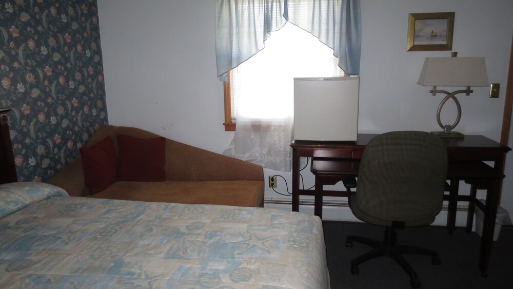 The Villager Motel - photo 10