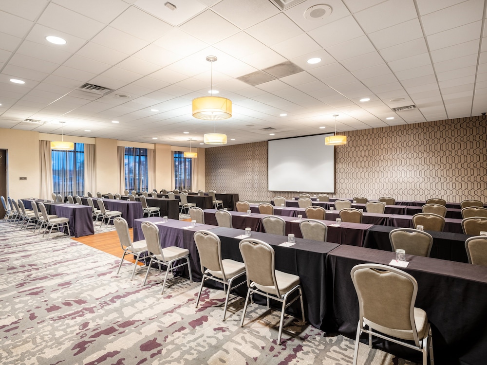 Crowne Plaza Milwaukee Airport by IHG - photo 67