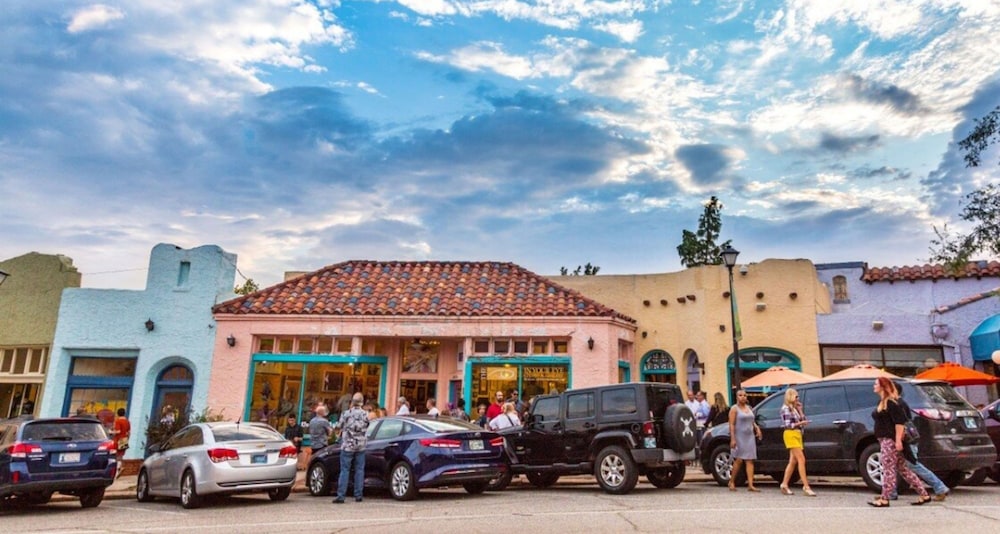 Comfortable 6BR Urban Retreat Lgbtq 38 in Oklahoma City, United States