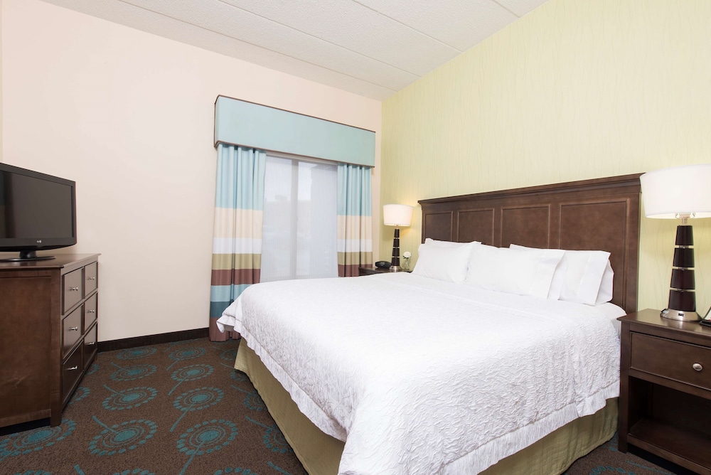 Hampton Inn and Suites Kokomo - photo 23