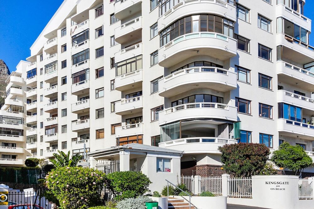 Backup Powered Sea View Apartment on the Promenade — 4-Star Luxury Hotel in Cape Town, South Africa