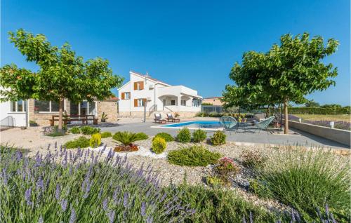 Three Bedroom Holiday Home In Debeljak — 5-Star Luxury Hotel in Sukosan, Croatia