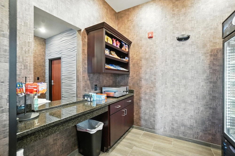 Cobblestone Hotel & Suites Bellefontaine - photo 71