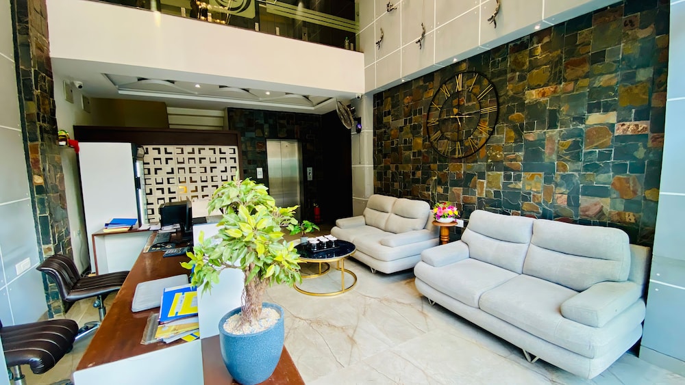 Hotel The Bellevue — Indore — photo 2
