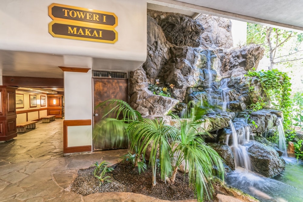 Deluxe Waikiki Condo Pool View FREE Parking & Wi Fi by Koko Resort Vacation Rentals - photo 25