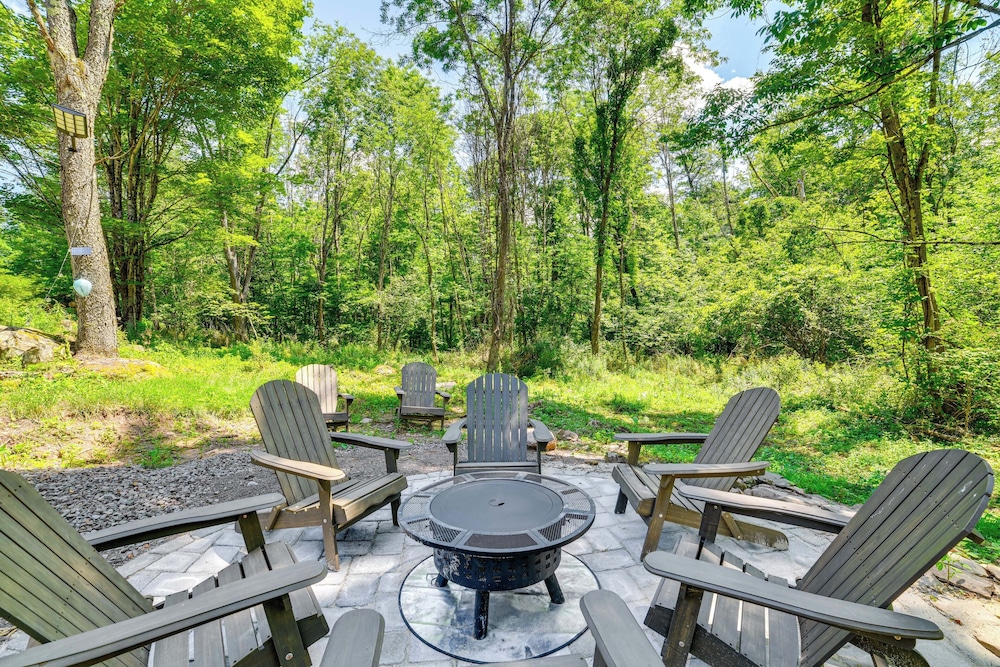 Modern Unadilla Retreat w Decks & Gas Grill — hotel in Unadilla