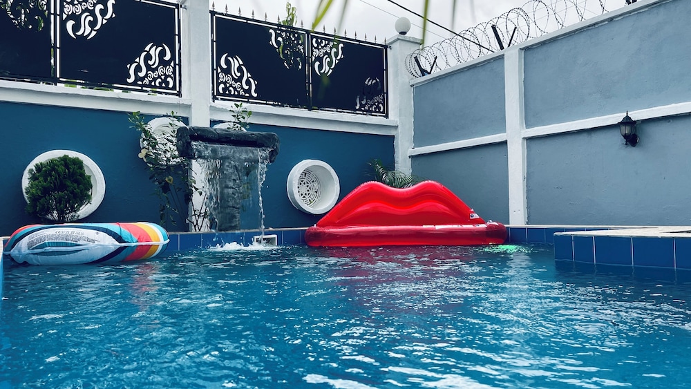 Residence Hmr Douala Lendi — 4-Star Luxury Hotel in Douala, Cameroon
