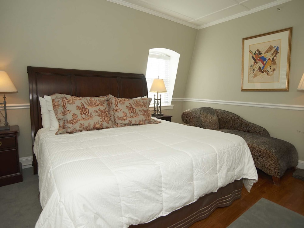 Bellevue Manor - photo 16