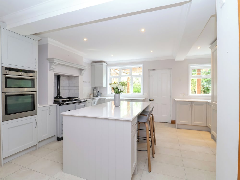 Brook Lodge — 4-Star Luxury Hotel in Ipswich, United Kingdom