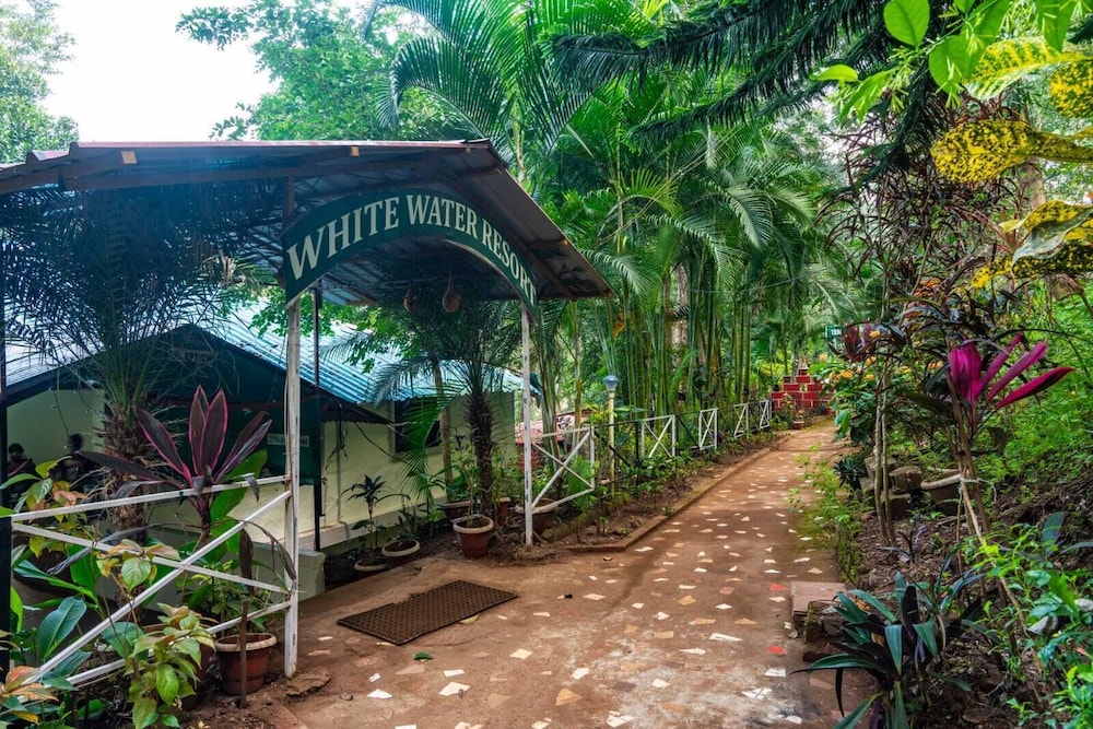White Water Resort — hotel in Londa