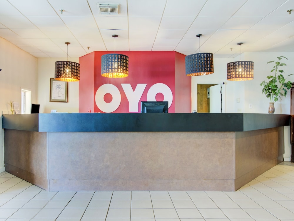 OYO Hotel Dundee By Crystal Lake - photo 5